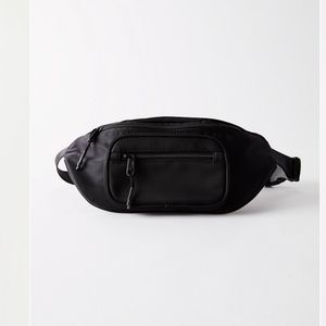 Waist bag black - Main character - Aritzia